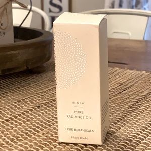 True botanicals renew radiance oil